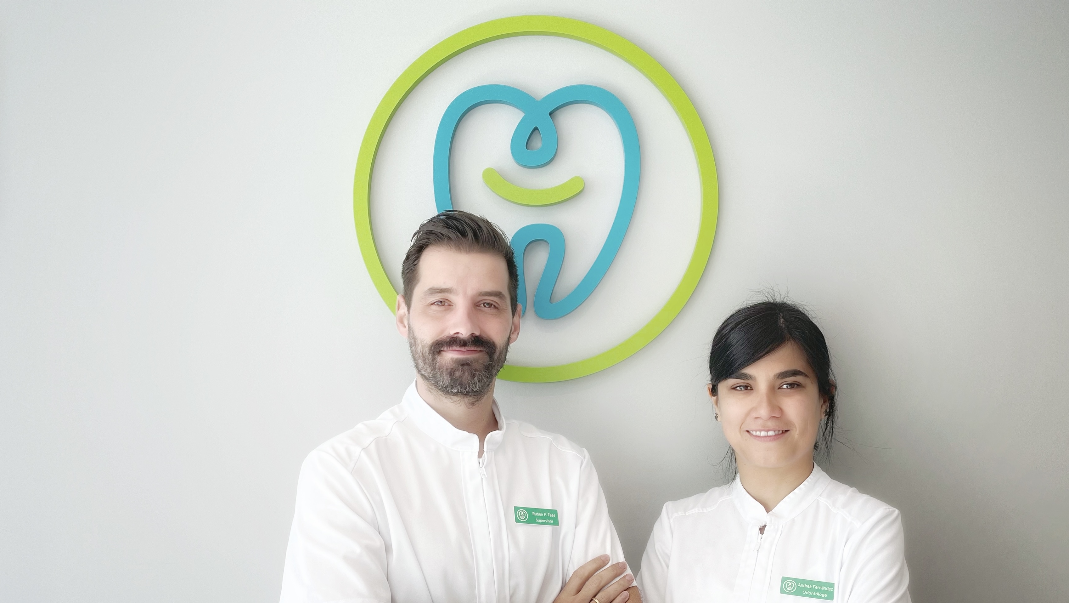 Fotografía de Dr. Ruben Faes y la Dra. Andrea Fernández